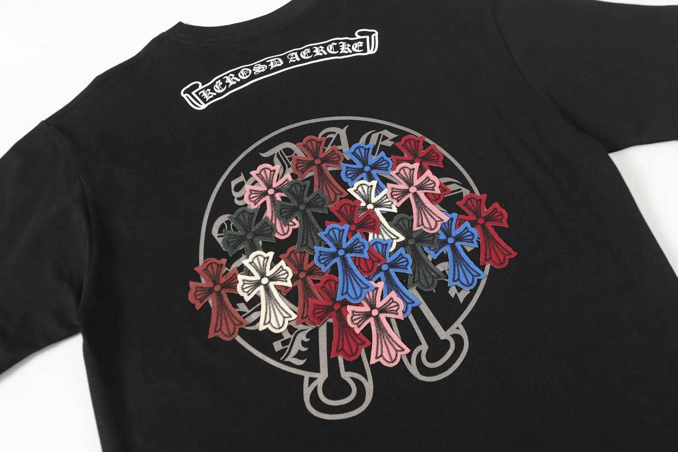 P190 Chrome Hearts CH Chrome Hearts Colorful Cross Embroidery Short Sleeve T-shirt Use imported Tajima machine embroidery, correct configuration, black 2025 Chrome Hearts transparent packaging bag, 280g custom-dyed double yarn cotton, large version, loose and stylish, different from low version, slim and long version, upper body and hip stretch, 100% commitment: top quality, not fast food, the highest version on the market, top quality - different from the ordinary versions in the market, if you care about quality You must also respect the price. Absolutely zero after-sales service. The return rate so far is 0. It’s hard not to love the style. - 280g custom-dyed double yarn fabric. - Correct high-density main mark, washed tag, hand-sewn.